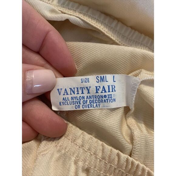 Vanity Fair Size Small Slip Length 23" Lace Hem - Picture 2 of 3